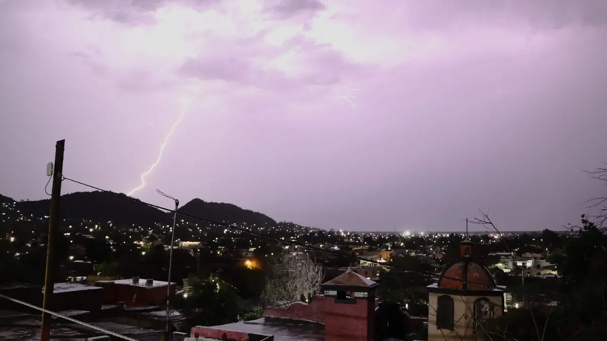 Tormenta en HErmosillo 2 - Kimberly ORtega